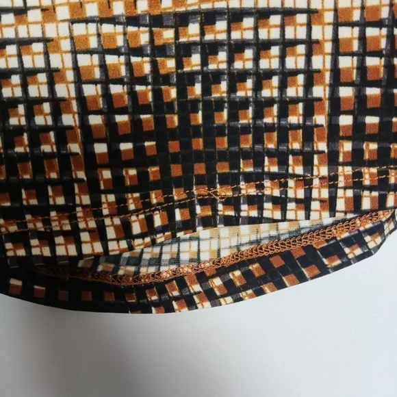 Laura Brown Square Patterned Tank Top - Picture 5 of 7